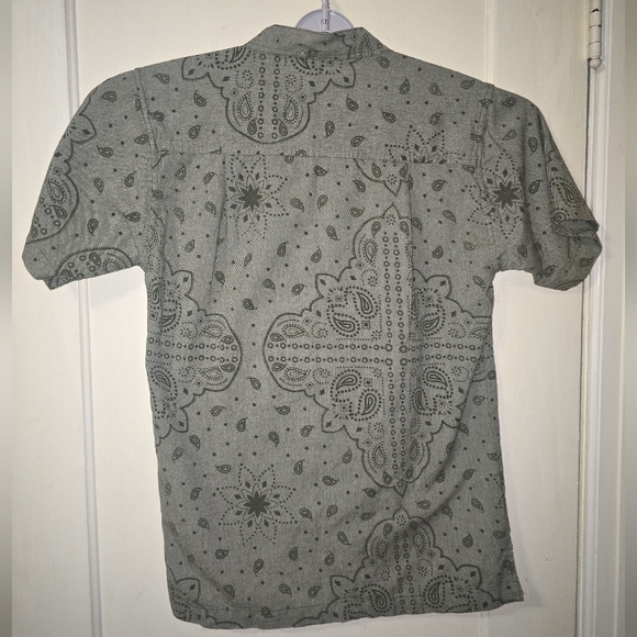 Earthbound Trading Company Mens Button Down Bandana Print Shirt Size Medium - Picture 5 of 6